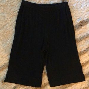 Like new! - TRAVELERS by CHICO’S Crop Pants/Shorts